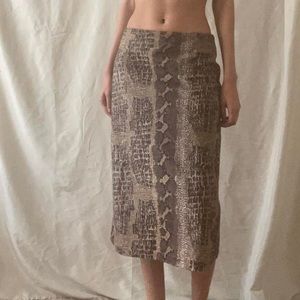 Questions and Answers midi skirt💕